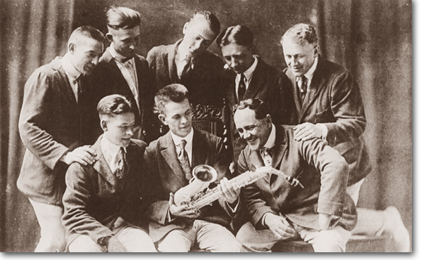 fischers-orchestra-1924-598.jpg