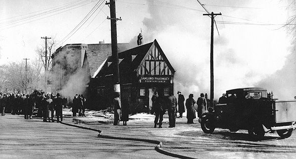 oakland-pharmacy-fire-1935-2-598.jpg