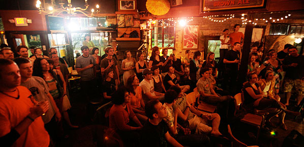 strutt-crowd-598.jpg
