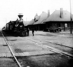 Michigan-Central-arriving-1890s