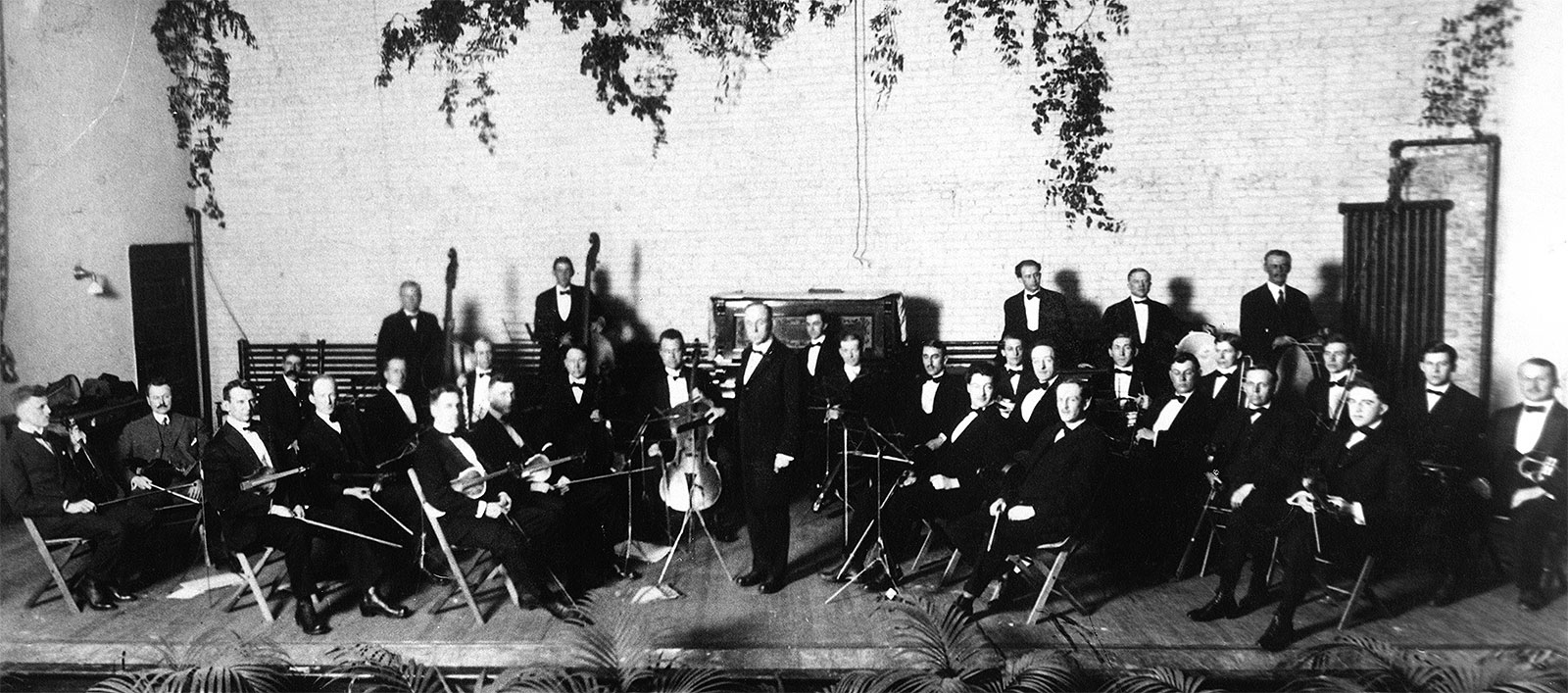 kalamazoo-symphony-1914-1600