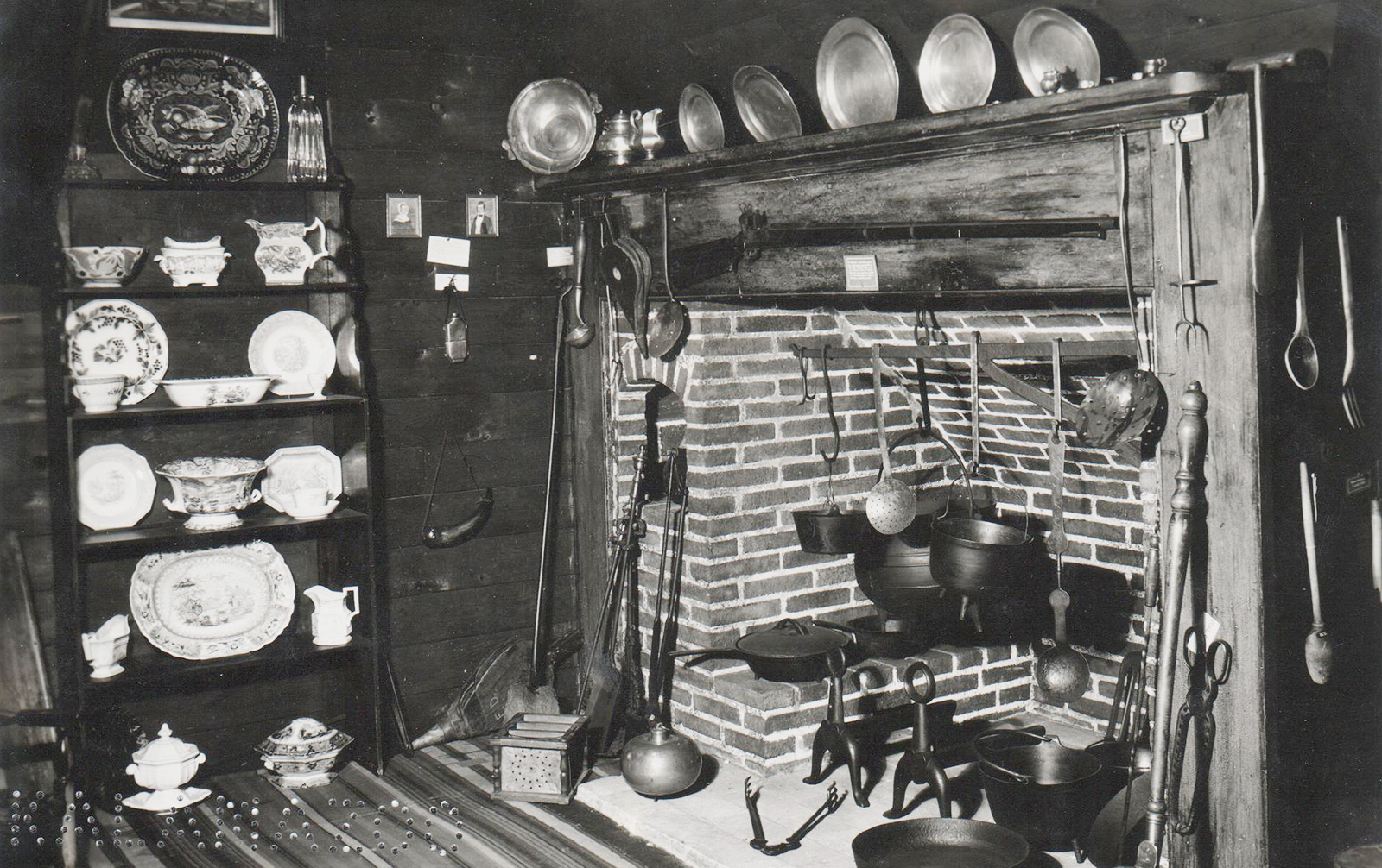 pioneer-cabin-1961-1600