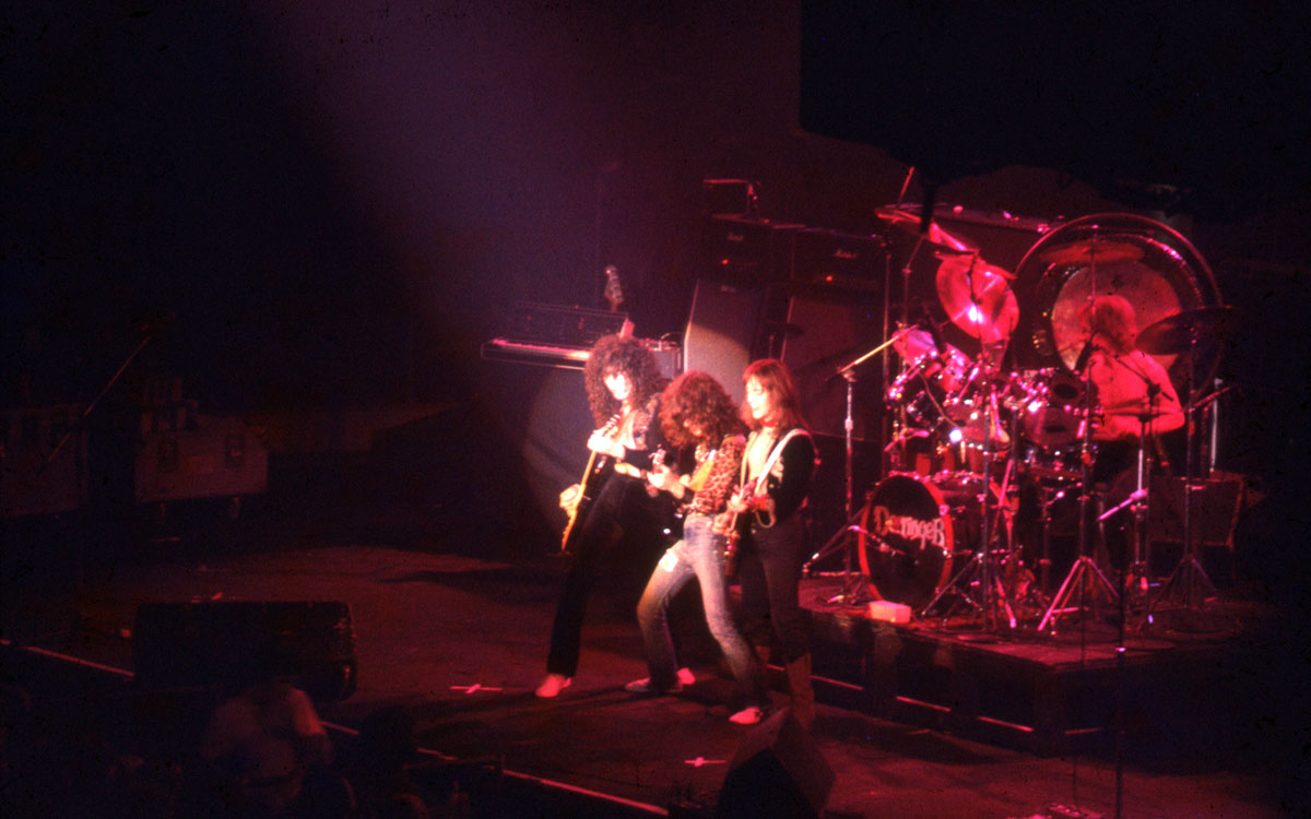 Derringer-Wings-Stadium-9-August-1977-photo-credit-Keith-Howard.jpg