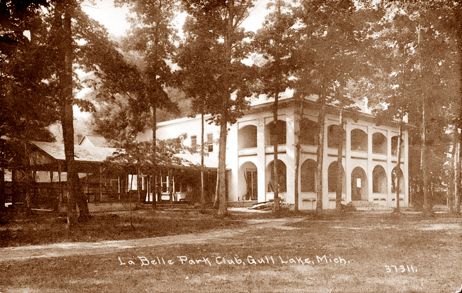 gull-lake-hotel-1922-1600