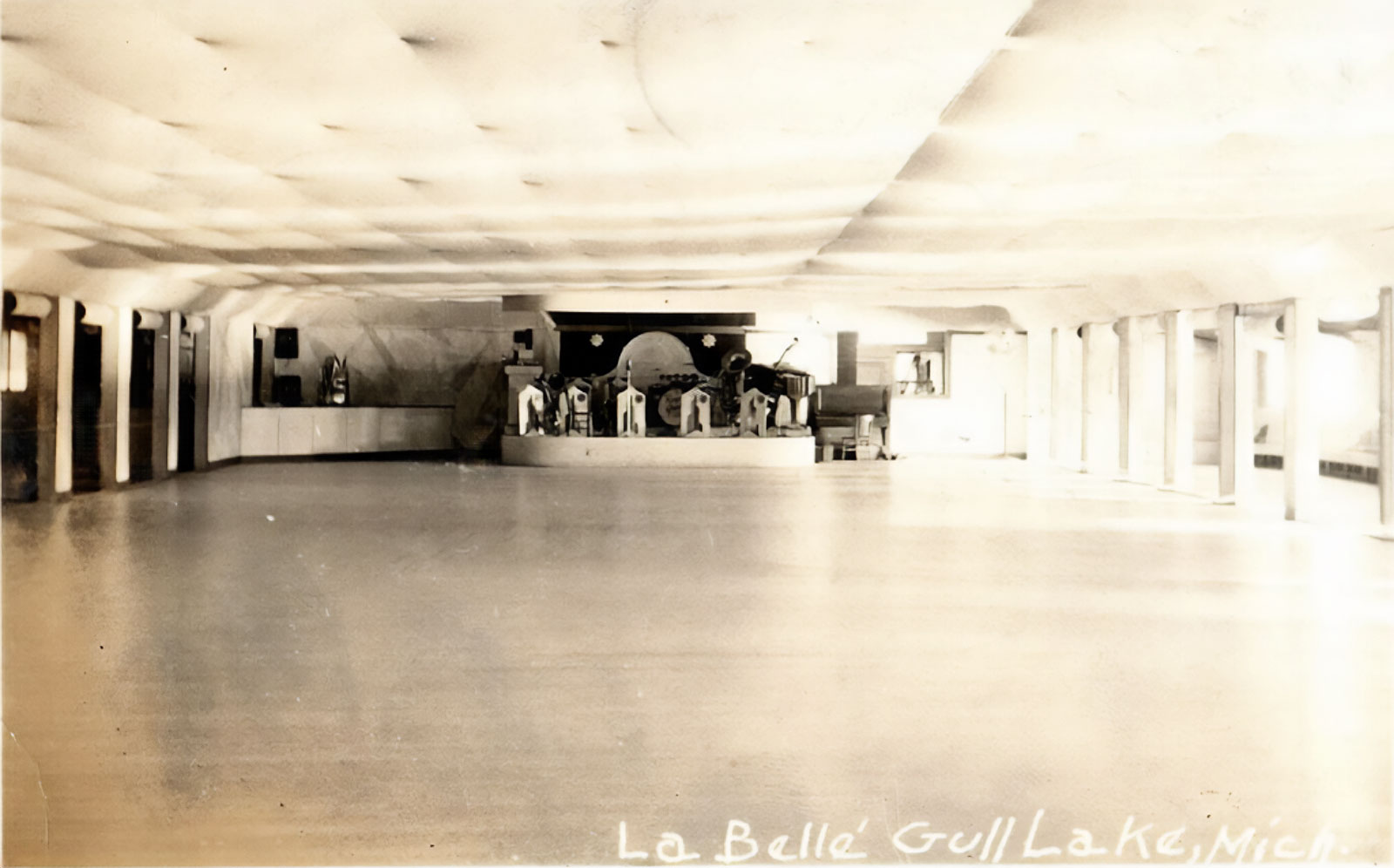 gull-lake-inn-1937-1600.jpg