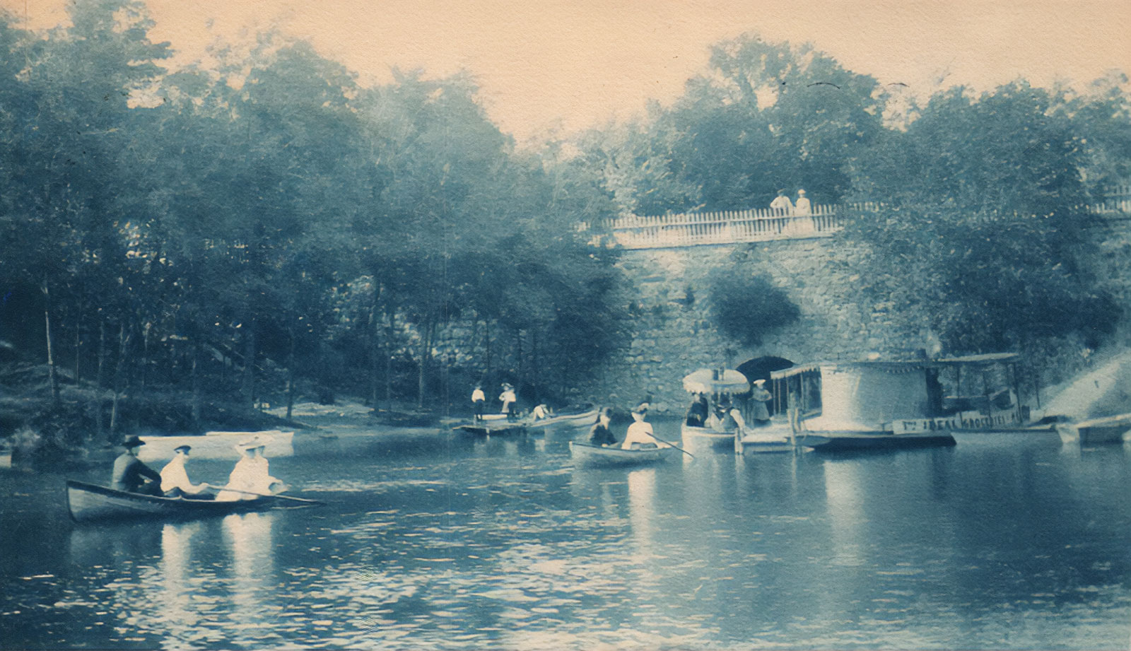 steamer-and-boats-on-lovers-lane-1600.jpg