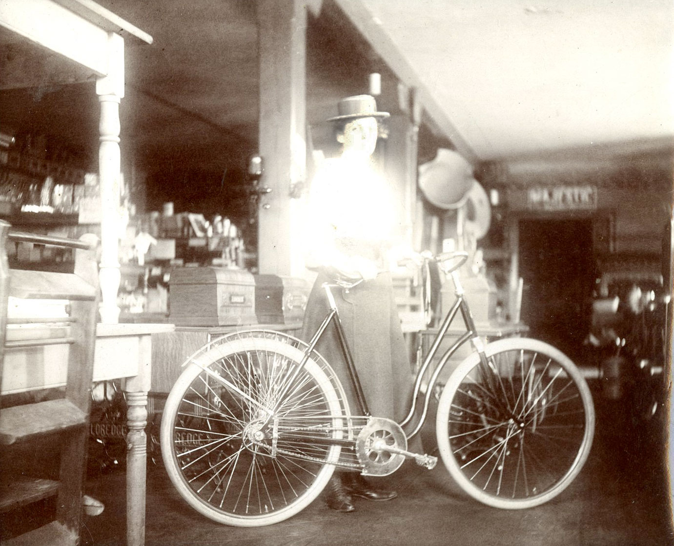 cyclist-hardware-store-kvm-85-96-1300.jpg