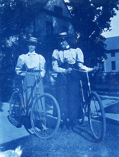 women-cyclists-kvm-2010-70-42-38-380.jpg