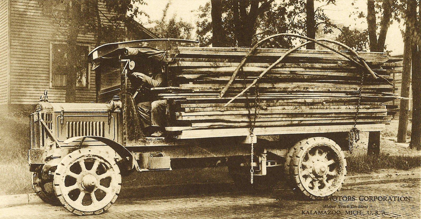 wmu-kalamazoo-truck-0945_001-1600.jpg