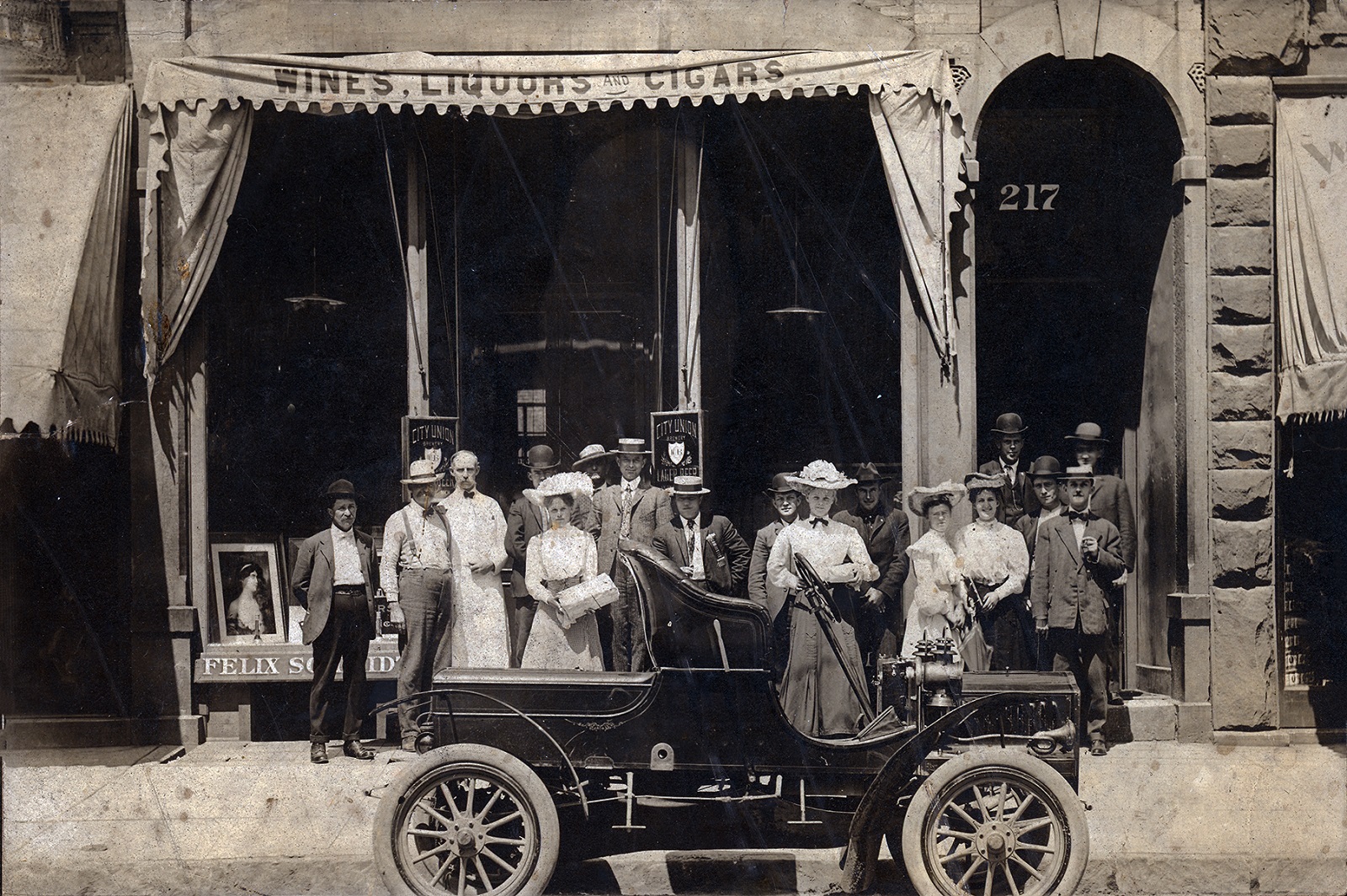 schmidt-saloon-1600